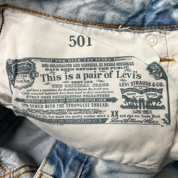 LEVI’S 501 Original Cropped in Scribble Wash (size 27x26) - Picture 7 of 7